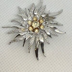Vintage Mid Century rhinestone flower brooch, edelweiss or chrysanthemum Crystal